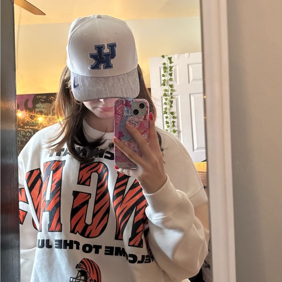 Nike Dri-Fit UK Cap White & Blue Retailed at $20 - AT LOWEST RECOMMENDED LISTING - Picture 5 of 5